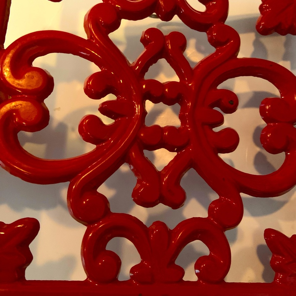 Red Cast Iron Trivet and Spoon Rest Set - Picture 5 of 10